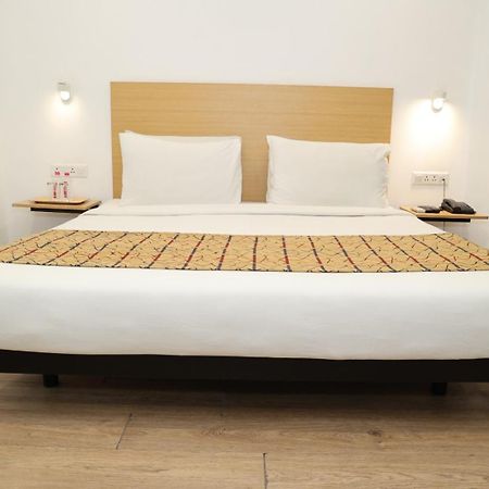 Crayon Hotels Gandhinagar Exterior photo