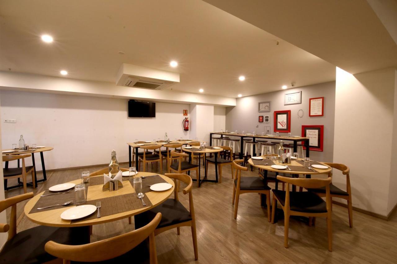 Crayon Hotels Gandhinagar Exterior photo