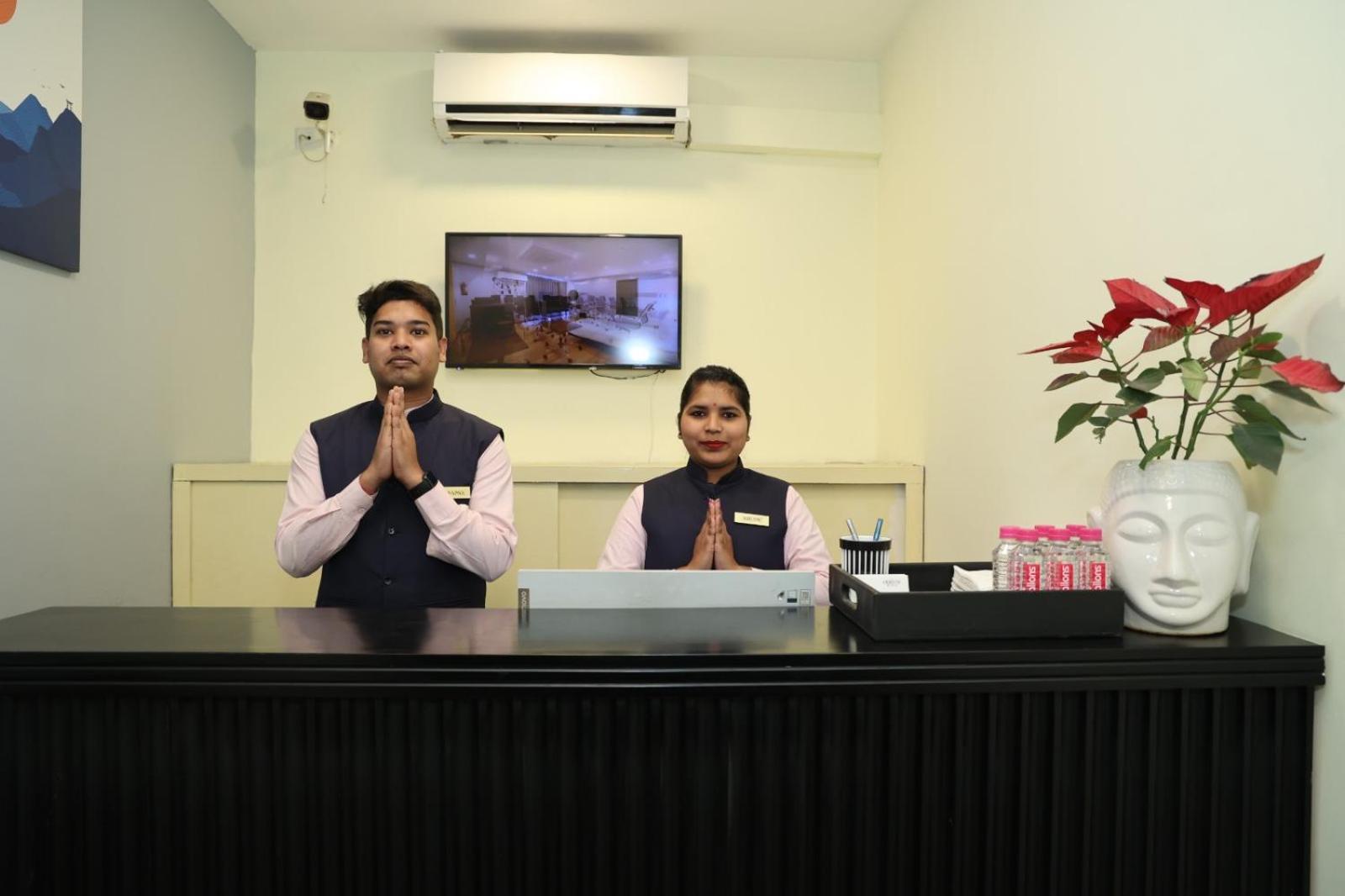 Crayon Hotels Gandhinagar Exterior photo